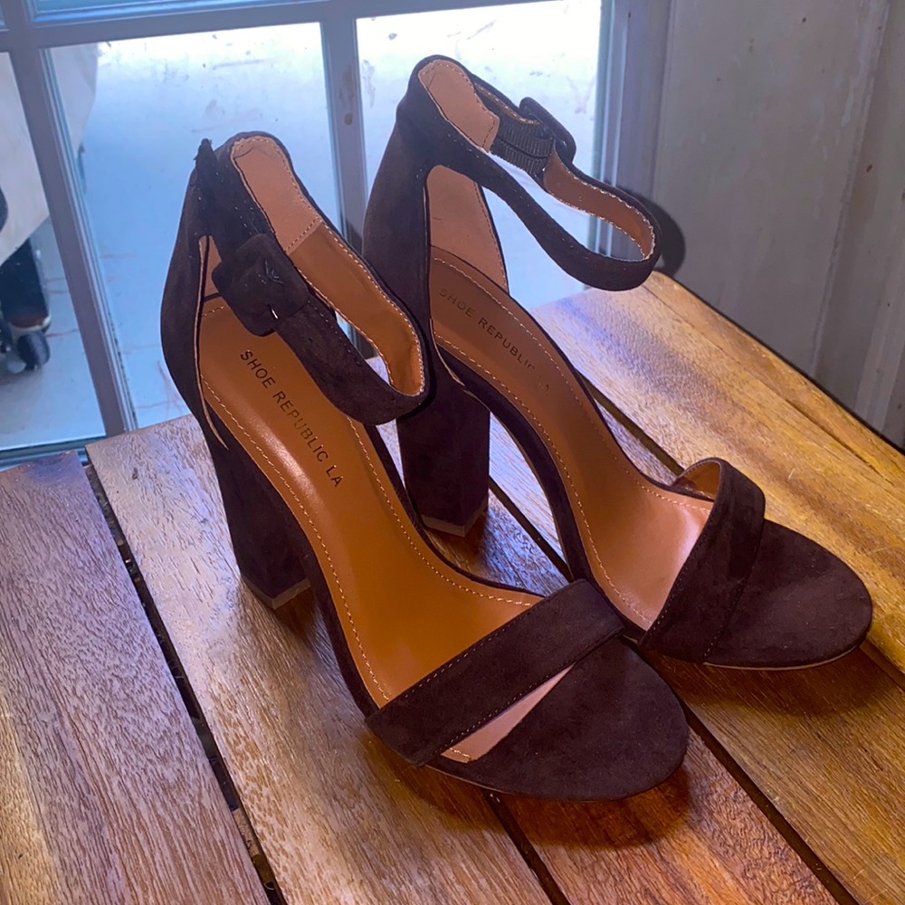 Brown thick heel shoes